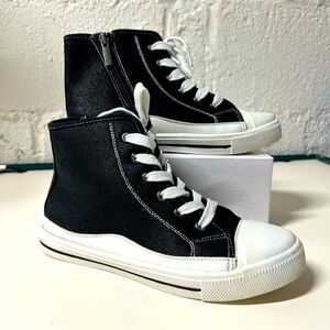 Nina Sneakers Black White Size 4M Big Girls Side Zipper Canvas High Tops INC